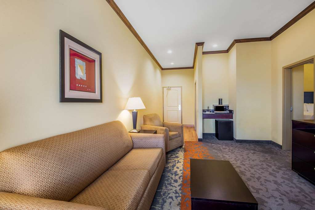 La Quinta Inn & Suites by Wyndham Eastland - photo 43