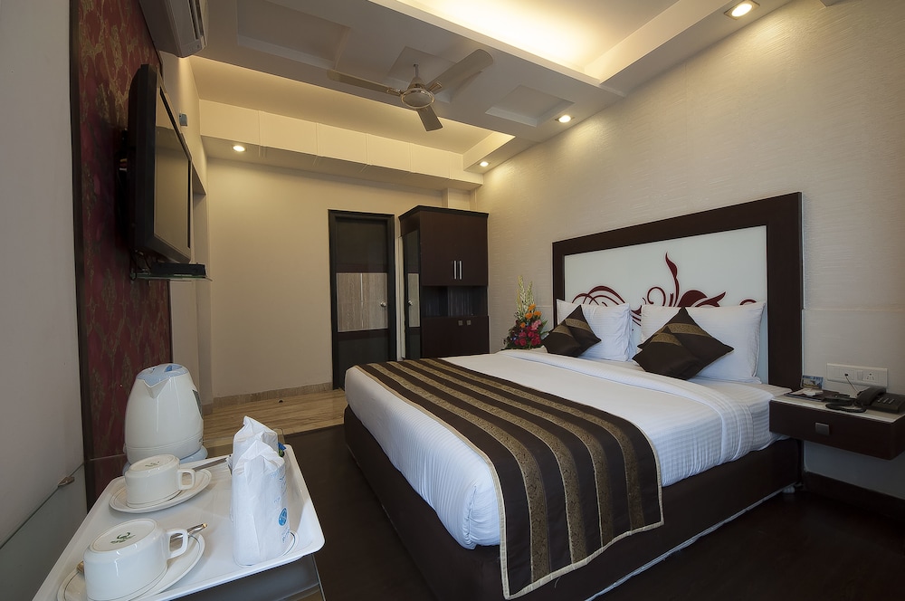 Hotel Pitrashish Premium