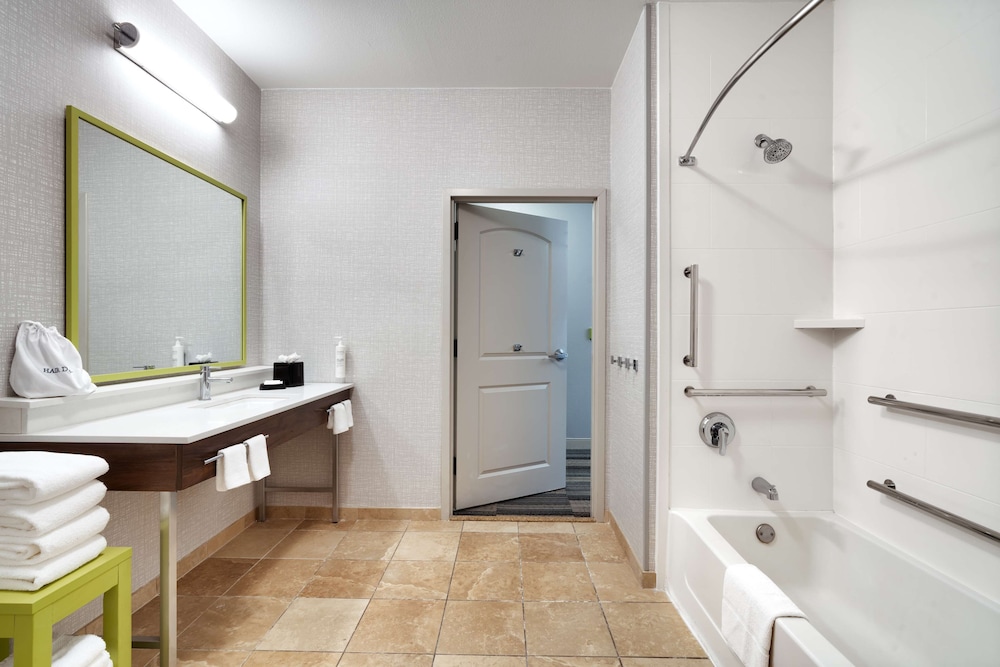 Hampton Inn & Suites Ft. Worth Burleson - photo 15