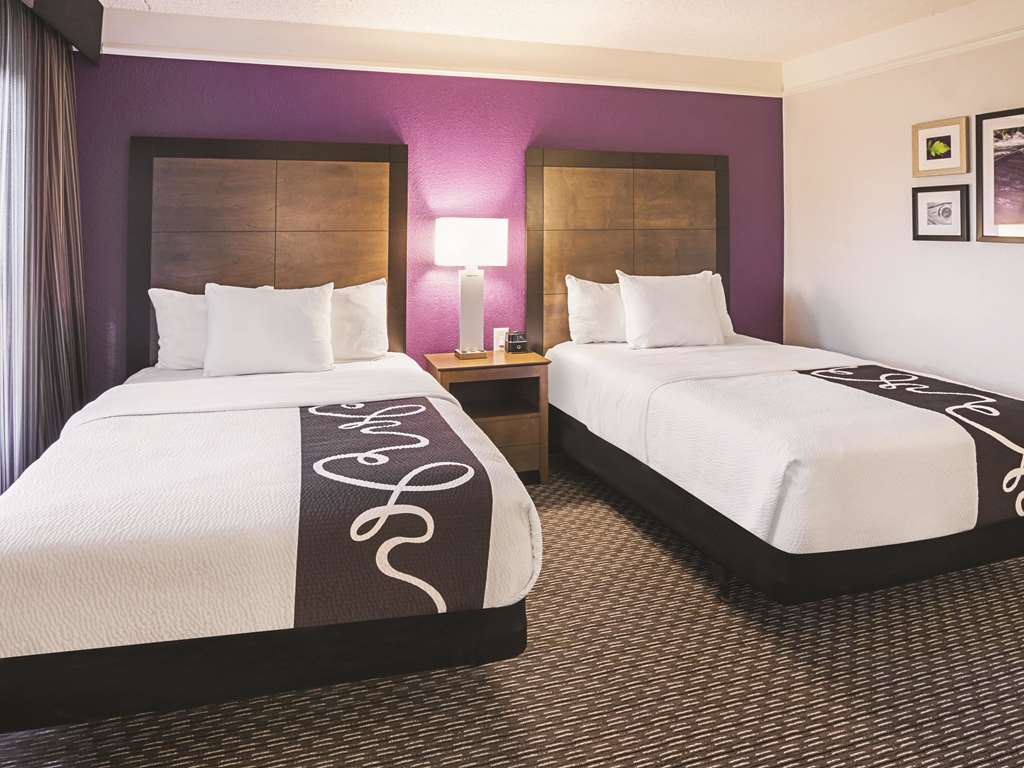 La Quinta Inn & Suites by Wyndham Fort Worth North - photo 15