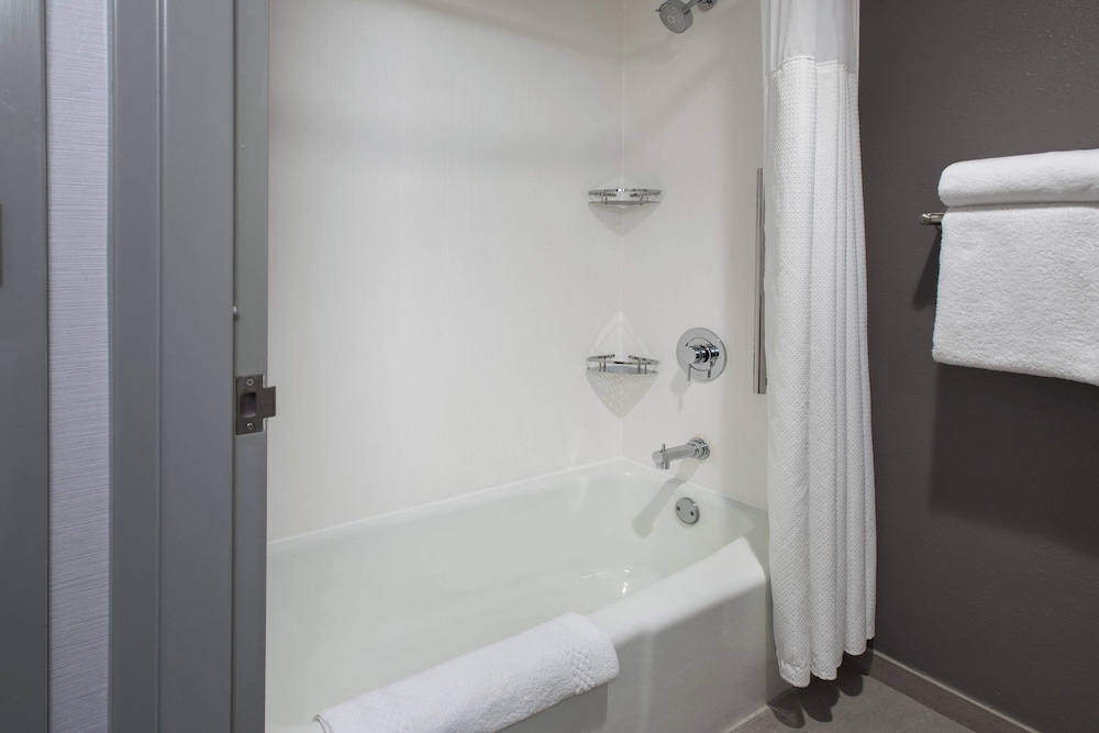 Courtyard by Marriott Norwalk - photo 12