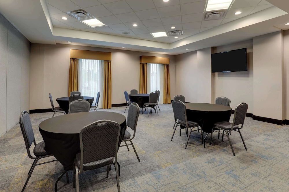 Hampton Inn & Suites Rome - photo 50