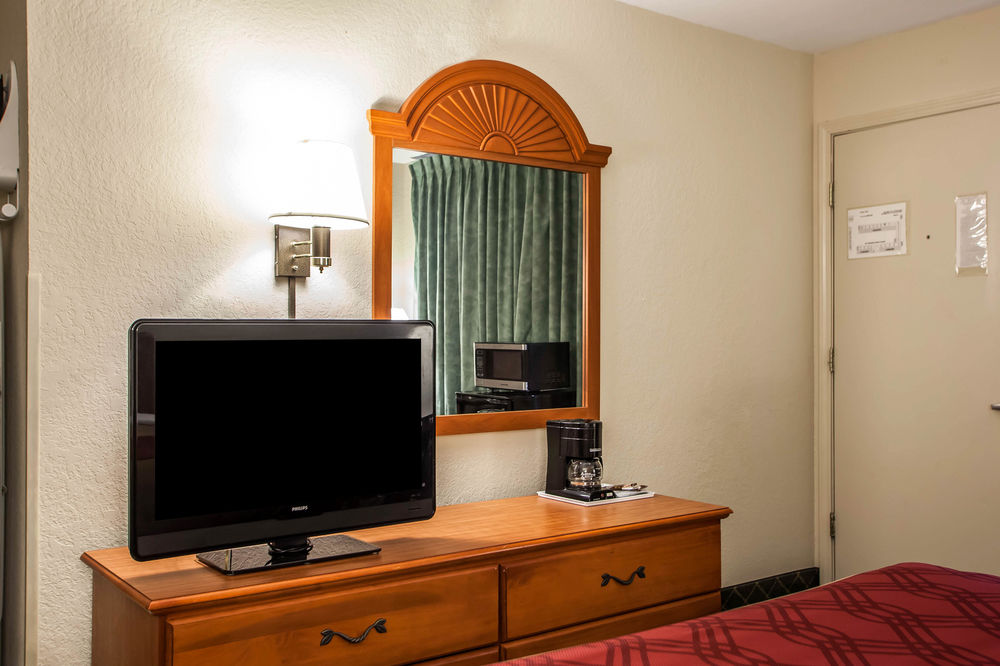 Econo Lodge Hannibal - photo 5