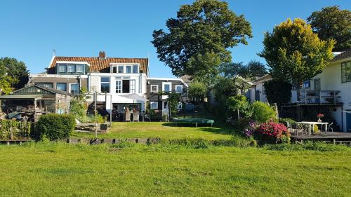 Edam Garden Room with private entrance and rural view — hotel in Edam