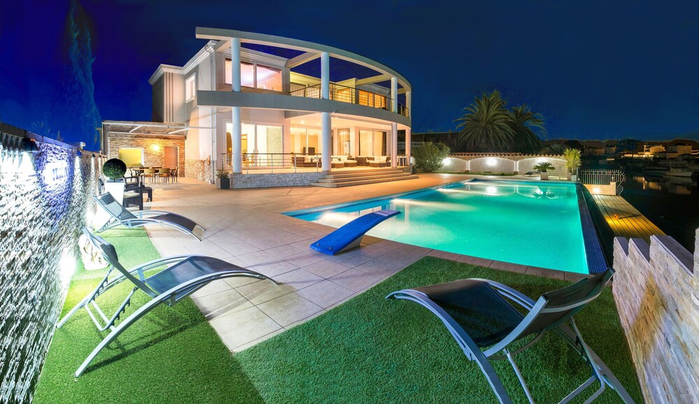 B&B Pani — 4-Star Luxury Hotel in Castello D'empuries, Spain