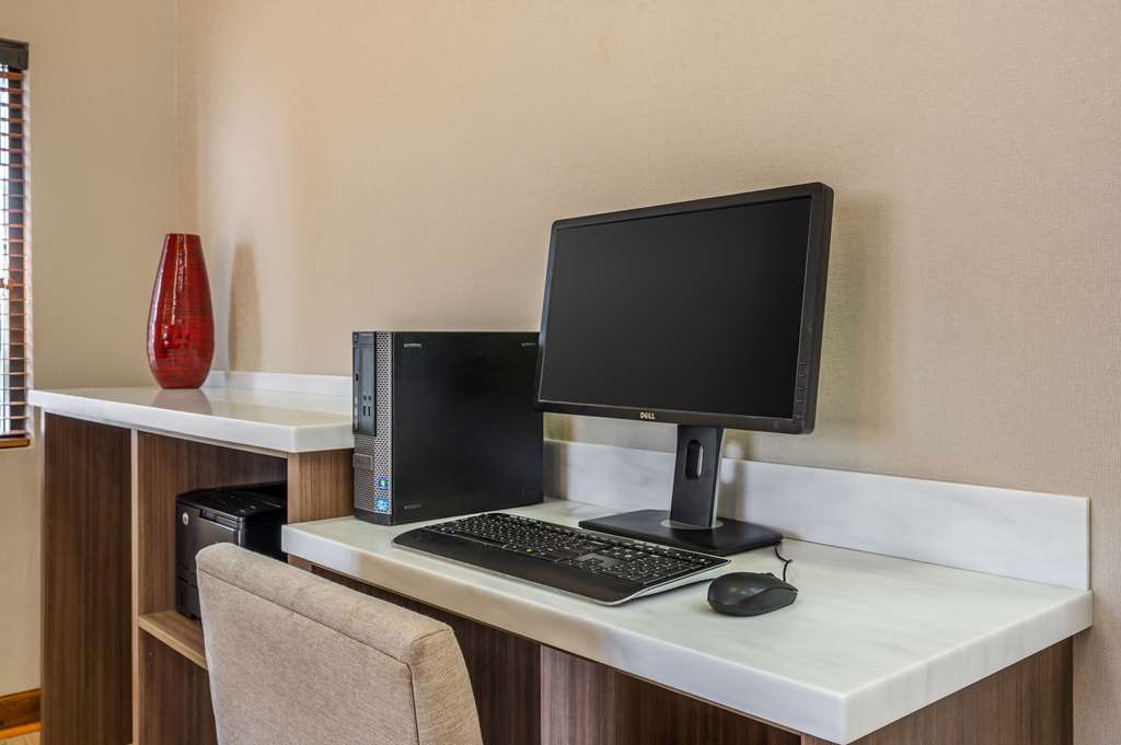 Clarion Pointe Louisville East - photo 35