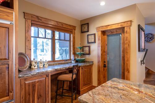 Luxury 4BD Located at Old Greenwood - photo 11