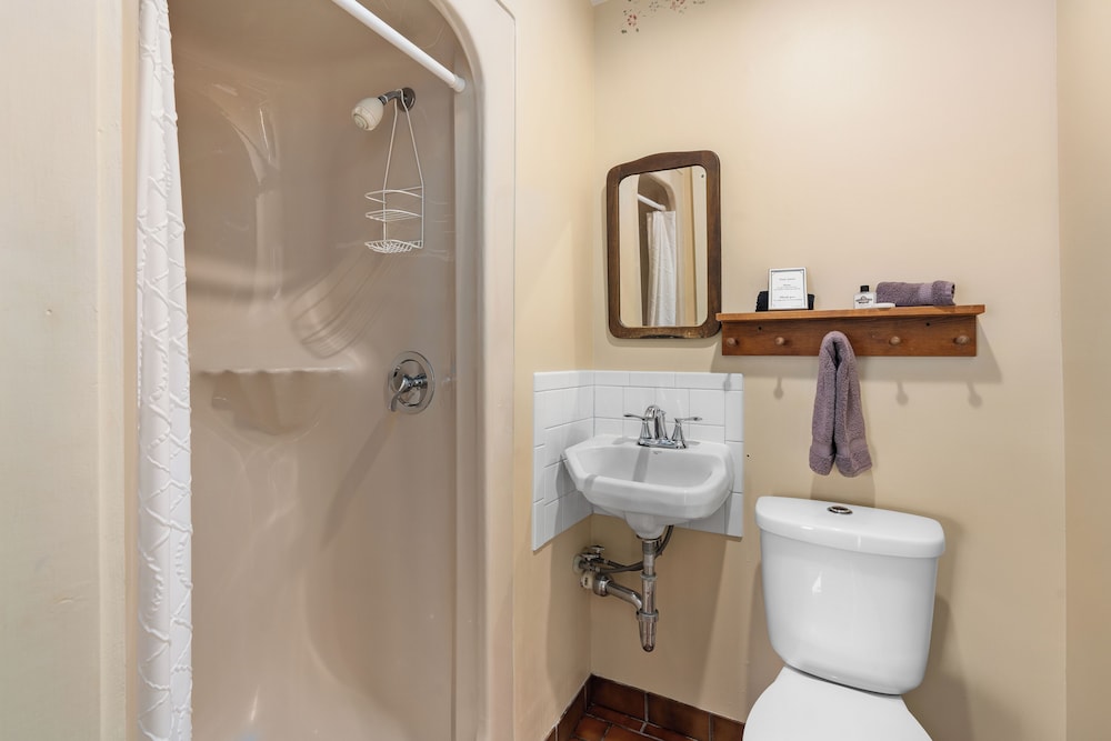 The Stagecoach Inn Bed & Breakfast and Five20 Social Stop - photo 44