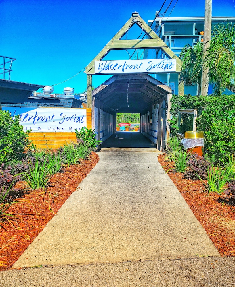 The Port Hotel & Marina - photo 24