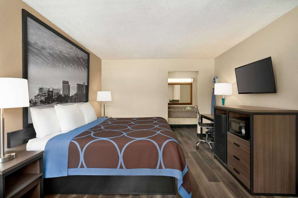 Super 8 by Wyndham Gulfport Airport NW Near Biloxi - photo 21