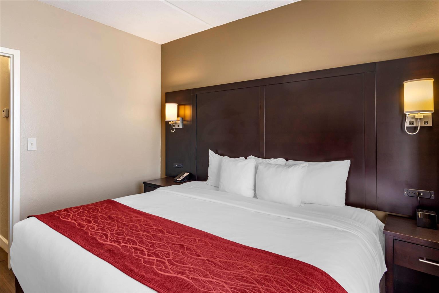 Comfort Inn & Suites near Six Flags - photo 18