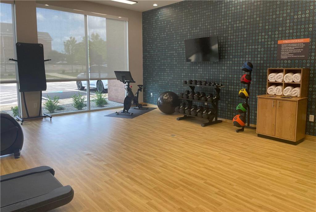 La Quinta Inn & Suites by Wyndham Olive Branch - photo 9