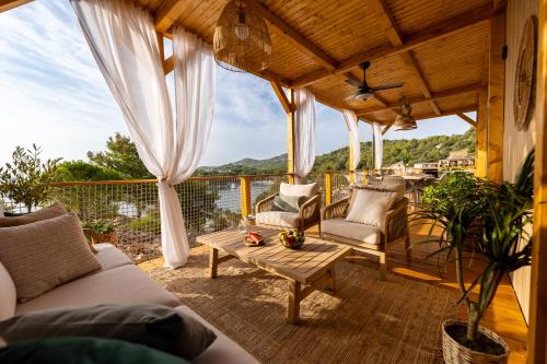 Meditandia Premium Mobile House — 4-Star Luxury Hotel in Pakostane, Croatia