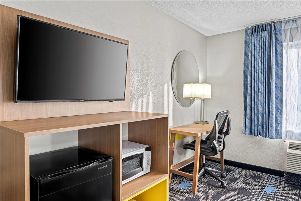 Days Inn by Wyndham Chattanooga Hamilton Place - photo 33