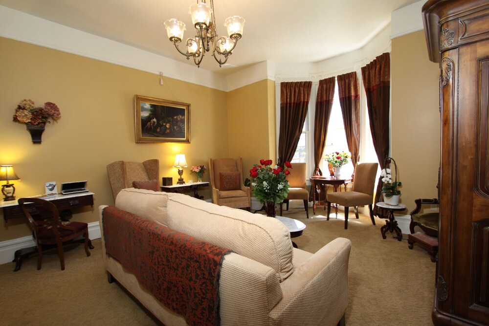 Hennessey House - photo 2