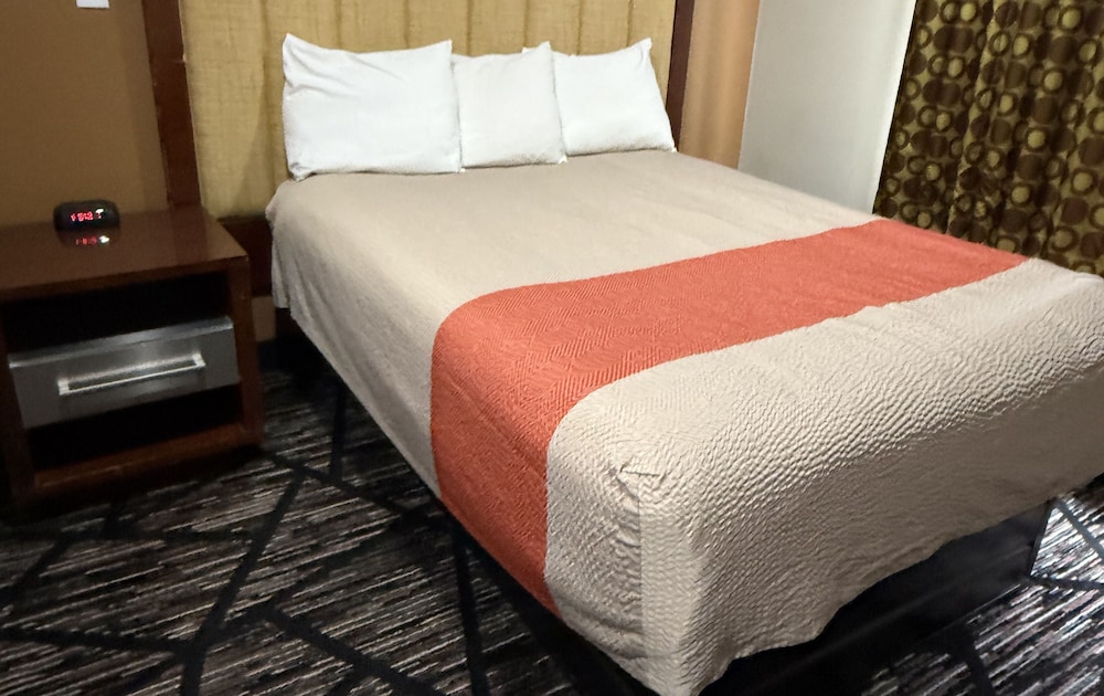 Town House Extended Stay Hotel Downtown - photo 14