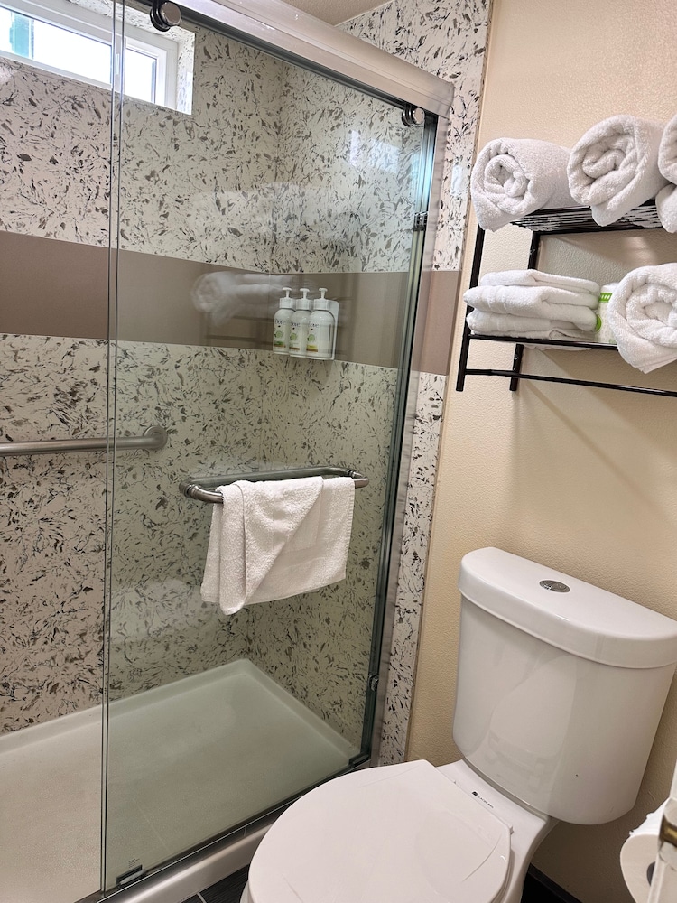 Beachwalker Inn and Suites - photo 25