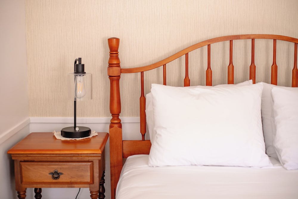 Blue Bear Inn — hotel in Francestown