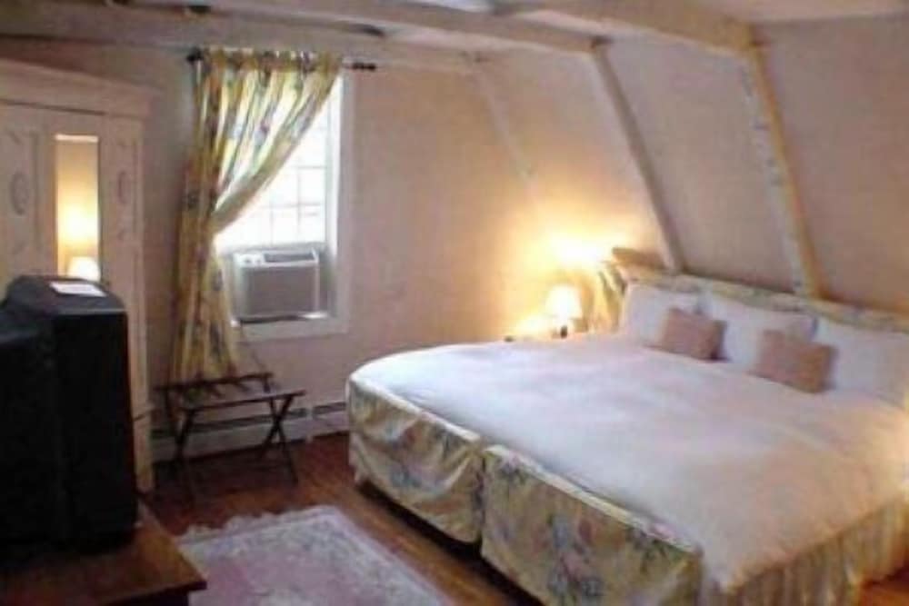 Admiral Farragut Inn - photo 13