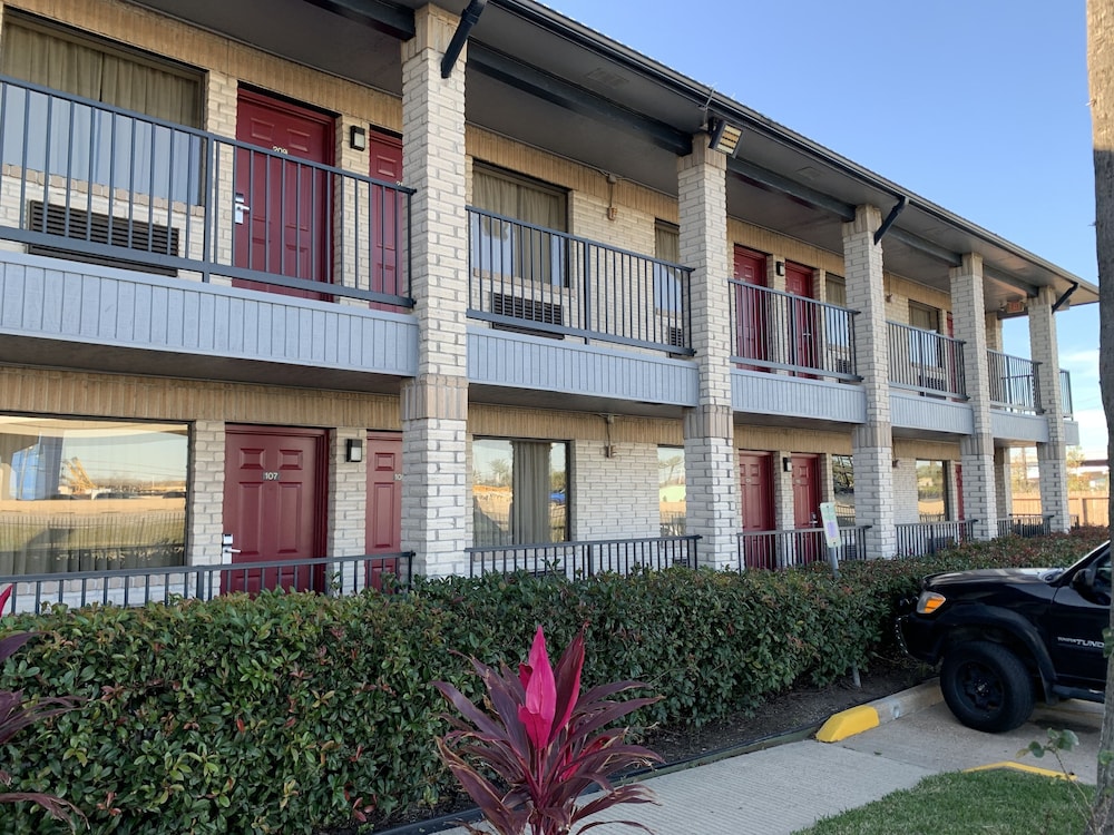 Americas Best Value Inn Houston Hobby Airport - photo 19