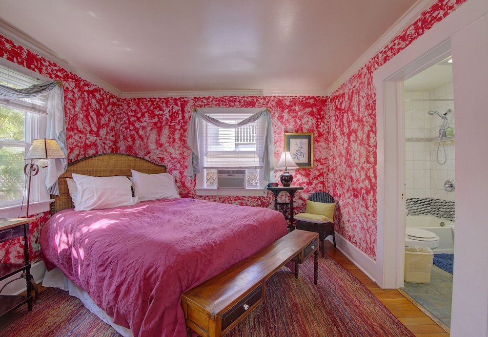 Secret Garden Inn and Cottages - photo 47