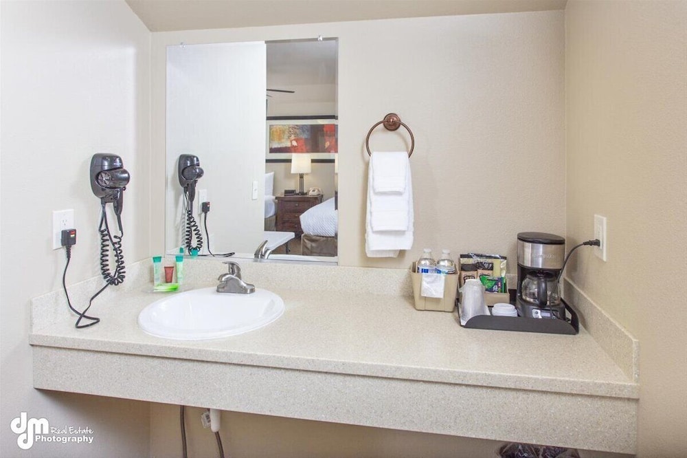 Kenai Airport Hotel - photo 44