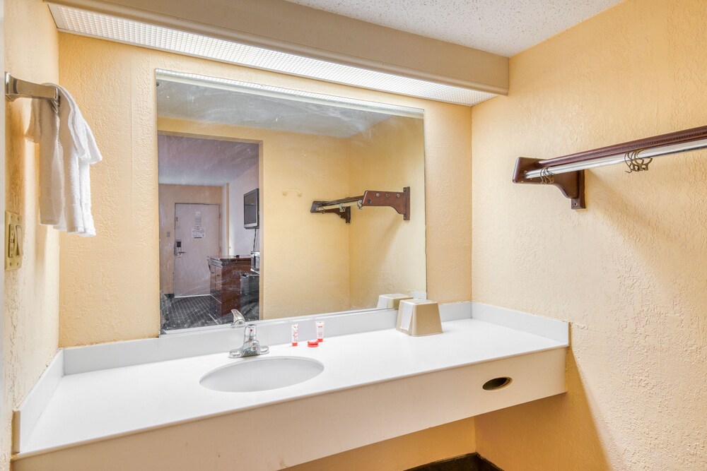 OYO Hotel Jackson Fairgrounds I 55 - photo 38