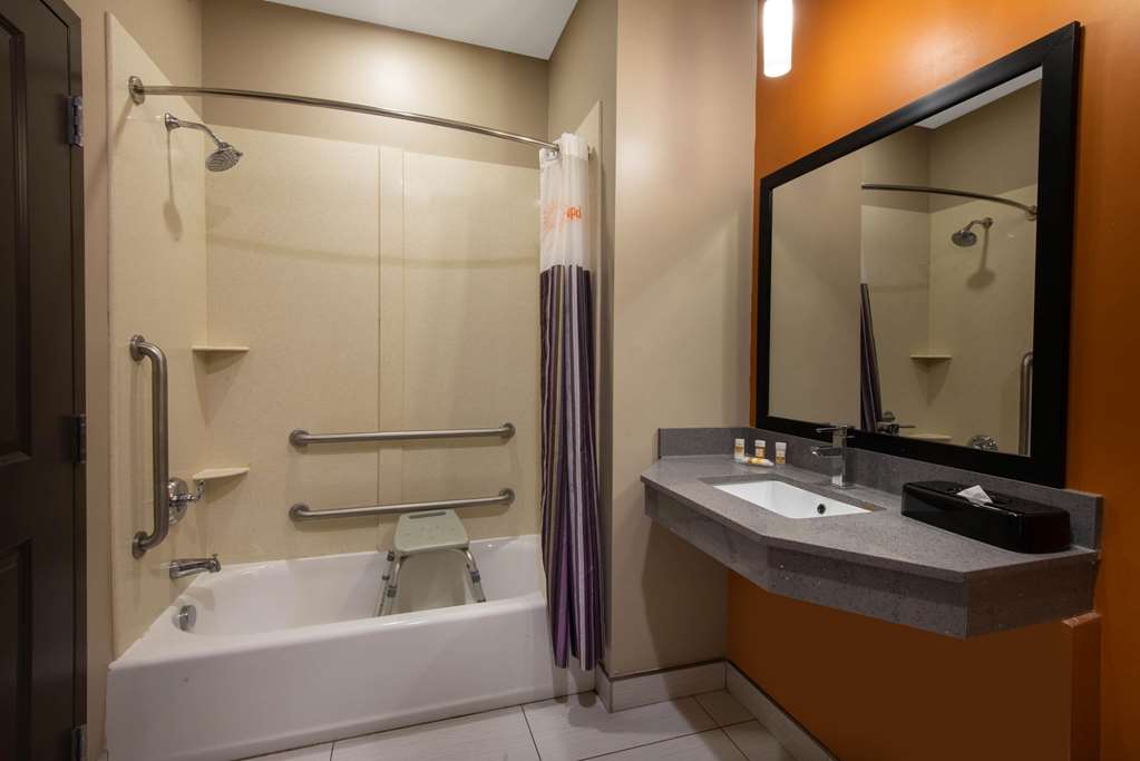 La Quinta Inn & Suites by Wyndham Harrisburg Hershey - photo 14