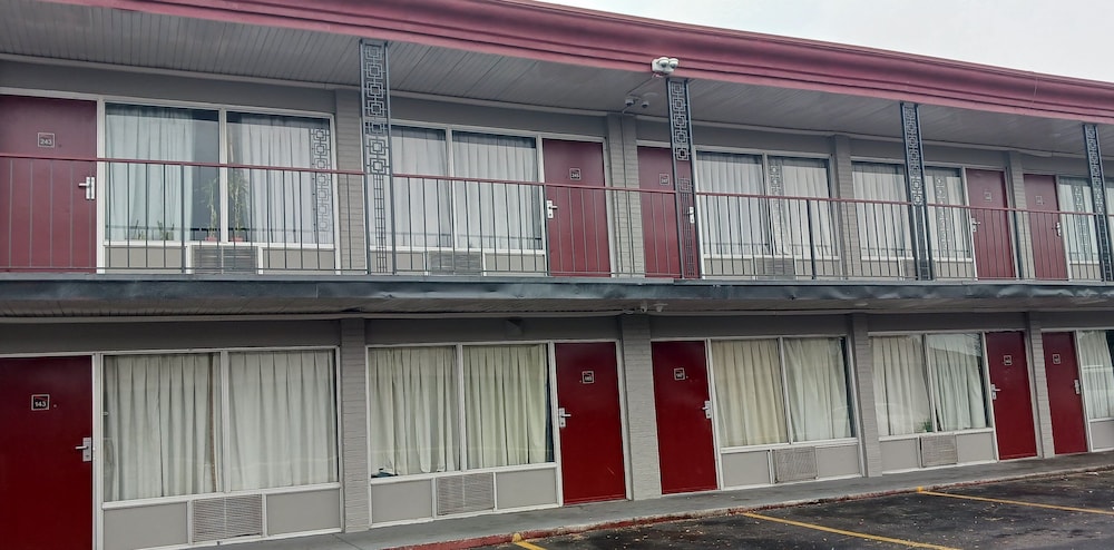 Red Roof Inn Fort Worth West - photo 17
