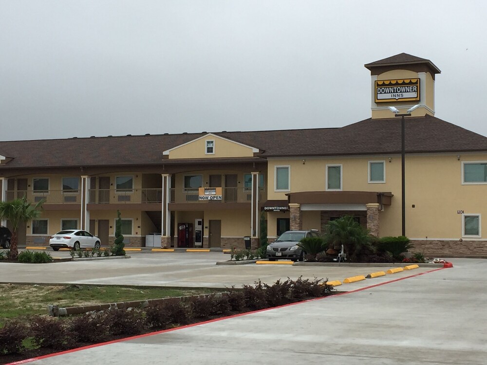 Downtowner Inns & Suites - photo 35
