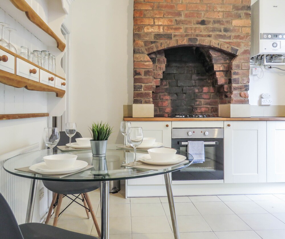 Tudors eSuites City Centre House — 4-Star Luxury Hotel in Birmingham, United Kingdom