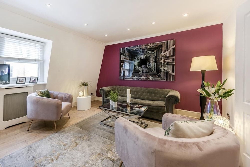 Nassau Street — 4-Star Luxury Hotel in London, United Kingdom
