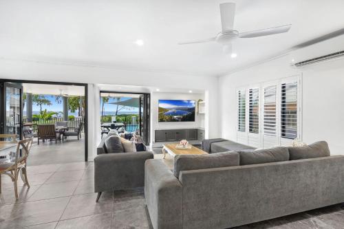 Belle Escapes Beachfront Luxury Home 53 Arlington Clifton Beach — 4-Star Luxury Hotel in Palm Cove, Australia