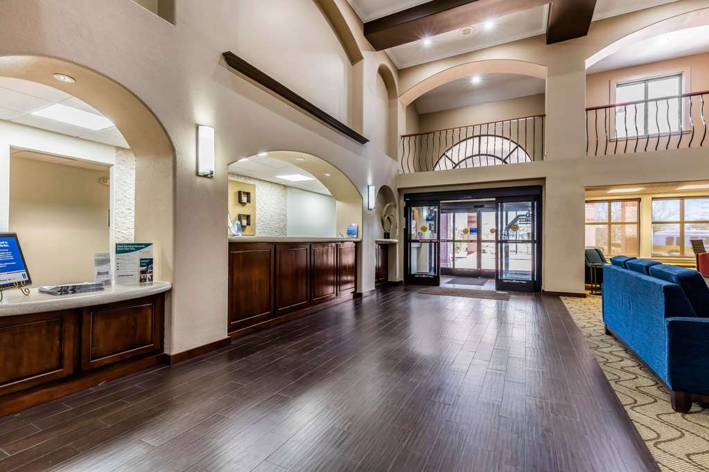 Comfort Inn & Suites Airport American Way - photo 5