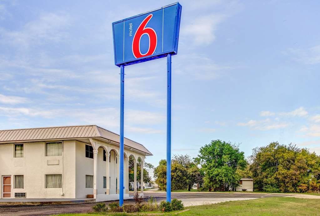 Motel 6 Waco Lacy Lakeview - featured photo