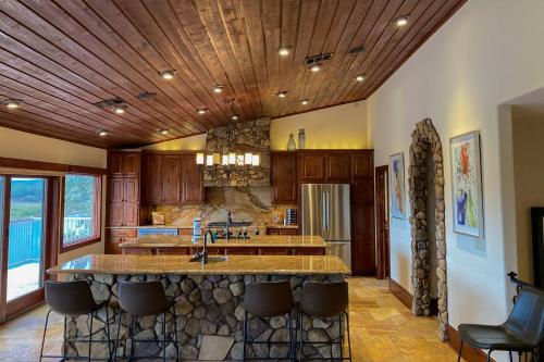 Harbor Point - carbon neutral hotel in Marble Falls