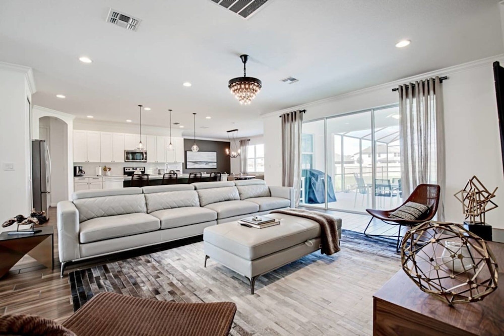 Comfortable and Modern Home With Private Pool Near Disney — 4-Star Luxury Hotel in Kissimmee, United States