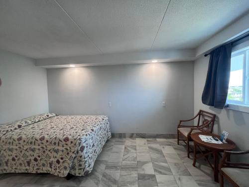 Admiral Resort Motel - photo 6