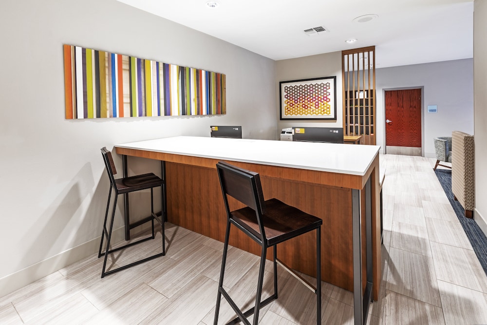 Holiday Inn Express & Suites West by IHG - photo 16