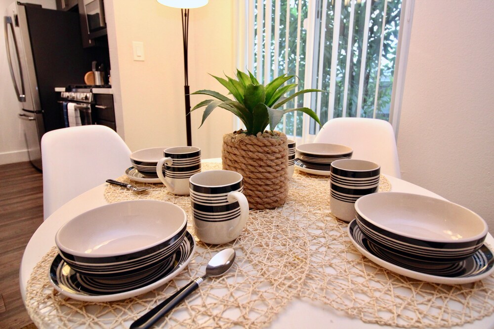 La Westwood Deluxe Suites - photo 9