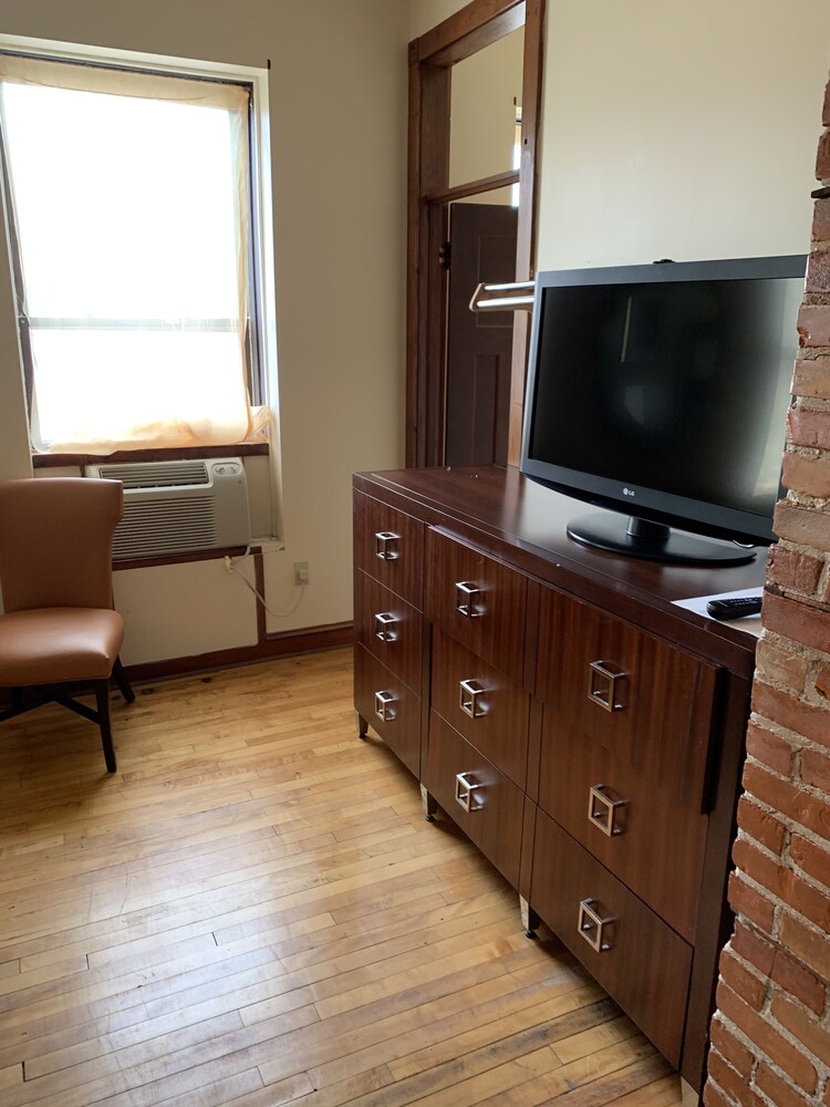 The Karsten Hotel - photo 8