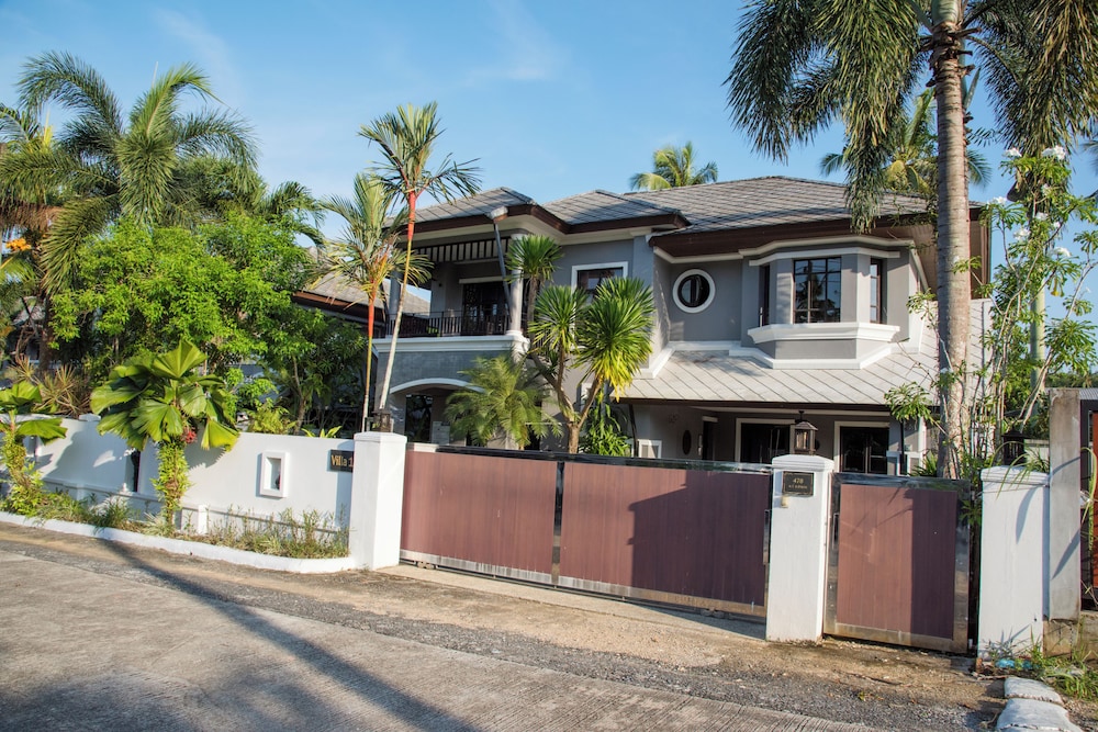 Baan Santhiya Private Pool Villas Free Tuk Tuk Service to the Beach — 4-Star Luxury Hotel in Krabi, Thailand