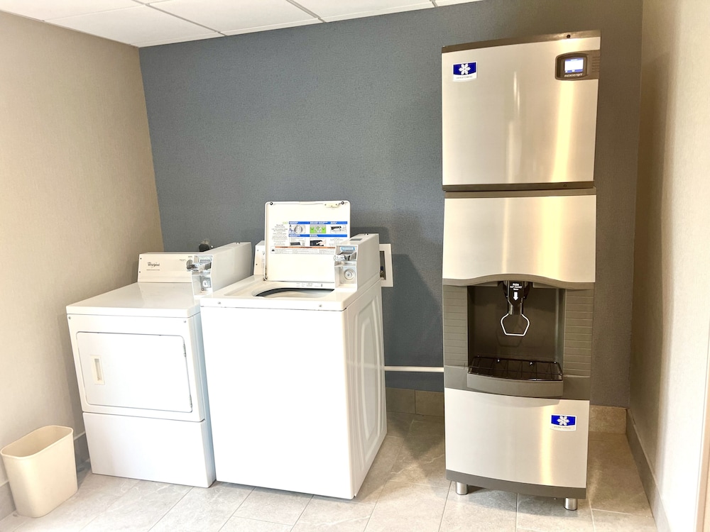 Holiday Inn Express Madison by IHG - photo 18