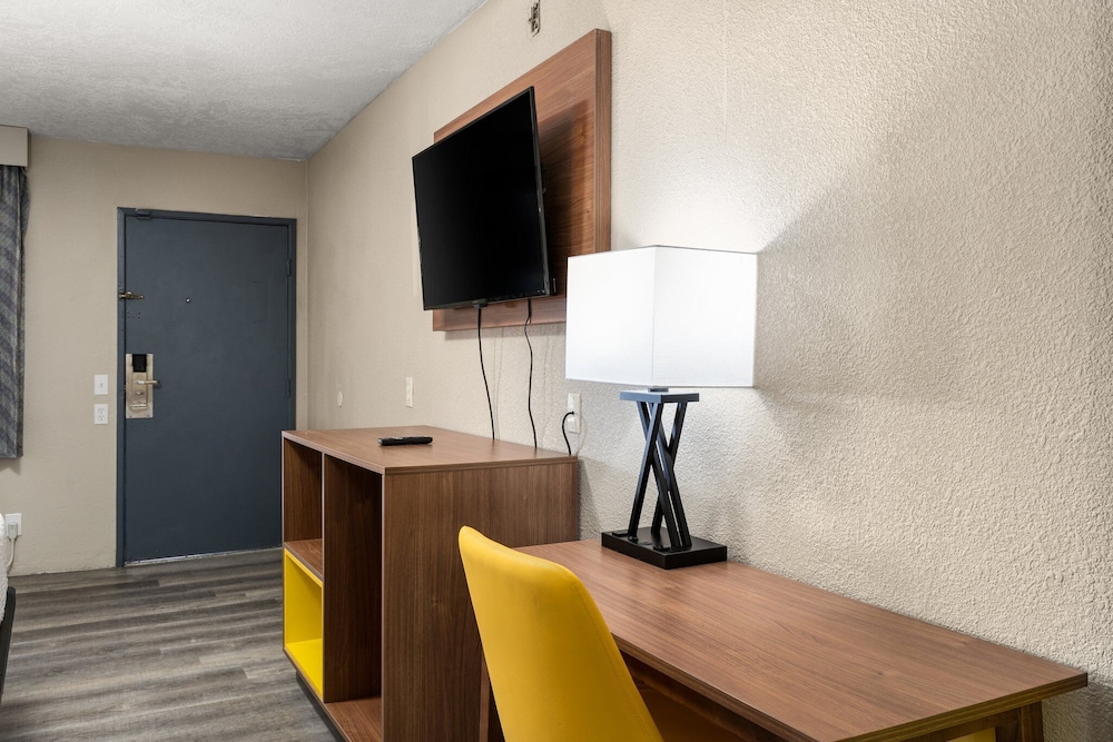 Extend A Suites Midtown Albuquerque - photo 6