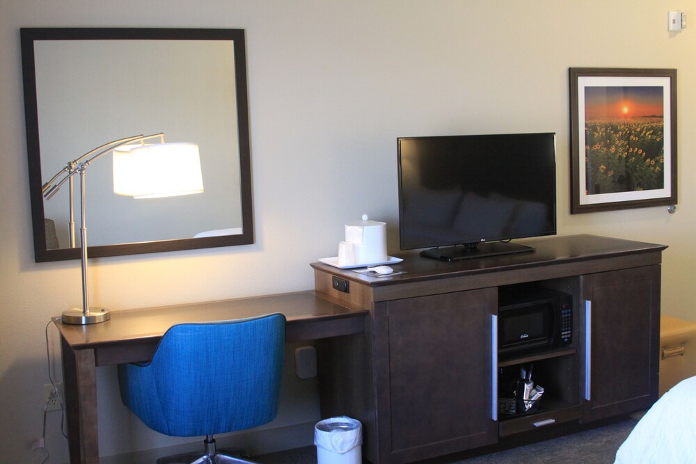 Quality Inn Pratt - photo 20