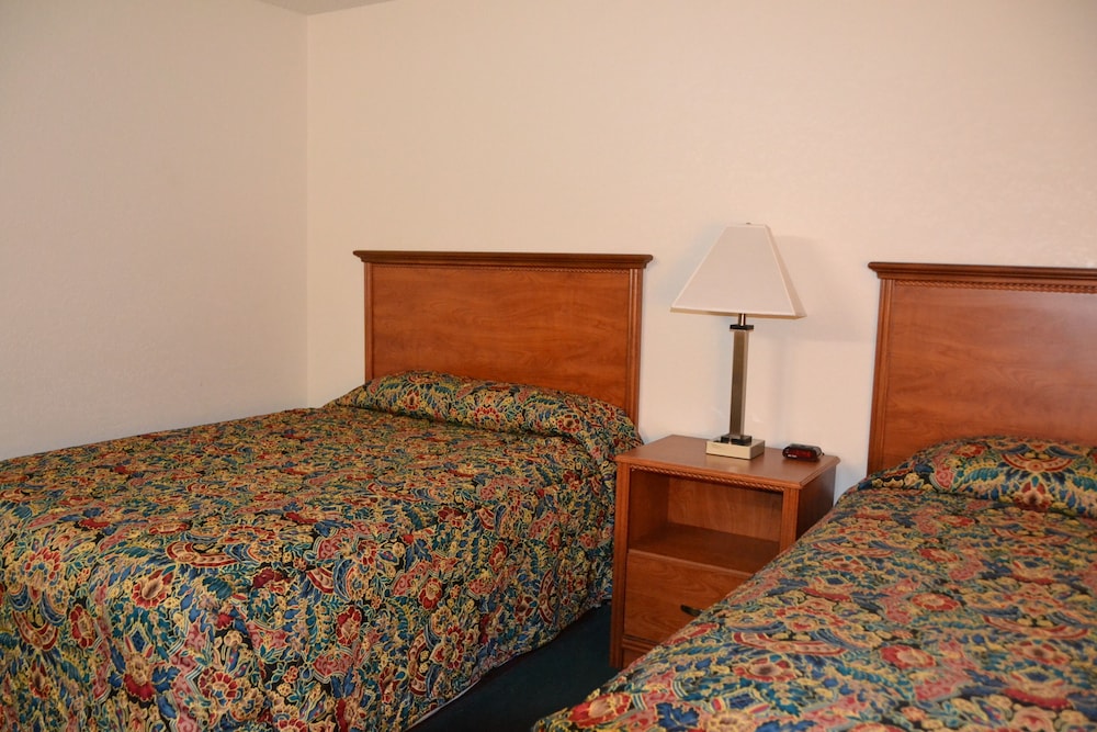 Carrington Inn & Suites - photo 8