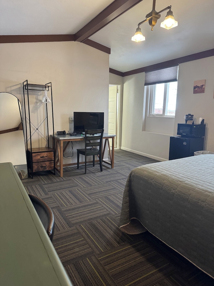 Hotel LaBonte - photo 10