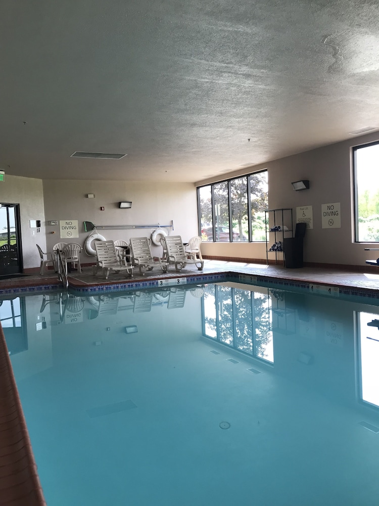 Hampton Inn Ridgefield Park - photo 42