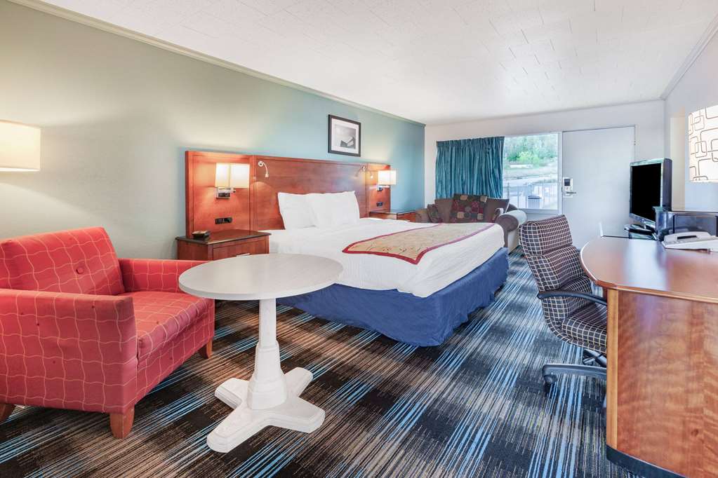 Days Inn & Suites by Wyndham St. Ignace Lakefront - photo 30