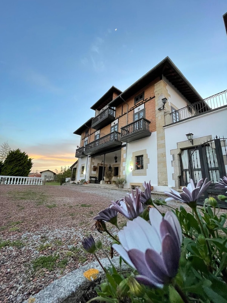 Hotel Palacio La Casona De Cerrazo — Reocin